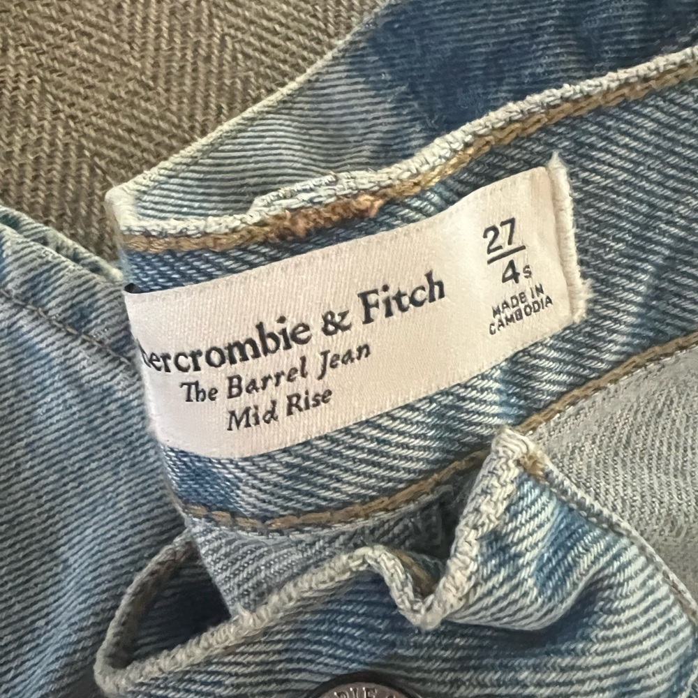 Abercrombie & Fitch High Rise Blue Jeans with Vintage Appeal